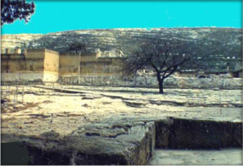 Knossos west court and bastion today.jpg