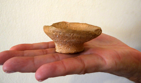 the largest-volume Minoan finds are hoards of small drinking cups