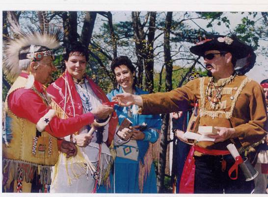 Morton presents One Bear with a gift of wampum.jpg